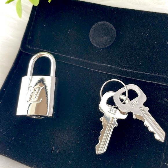 Louis Vuitton Silver Padlock and Key #315 - Picture 8 of 15